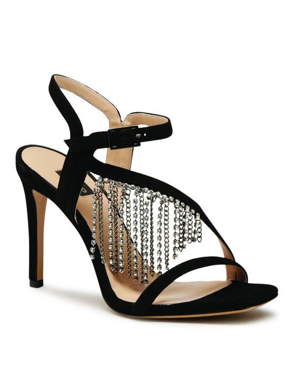 Iako nije izgledalo optimistično, dobar dio vjenčanja je ipak samo odgođen nekoliko mjeseci te će se održati u…